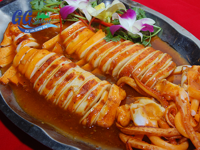 Món mực lá hấp sốt cay tê